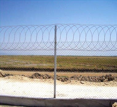 duz-beton-direkli-galv-tel